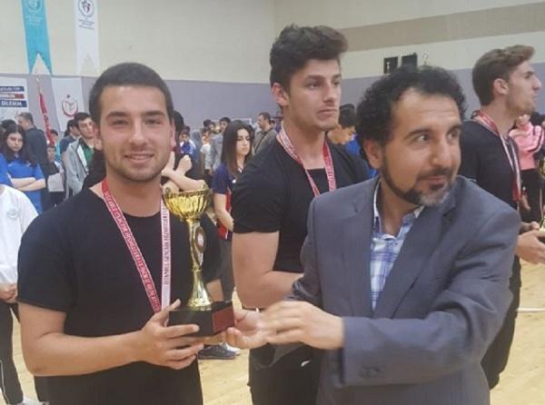 Okulumuz Erkek Futsal Takımımız 3.lük  Kupasını Aldı