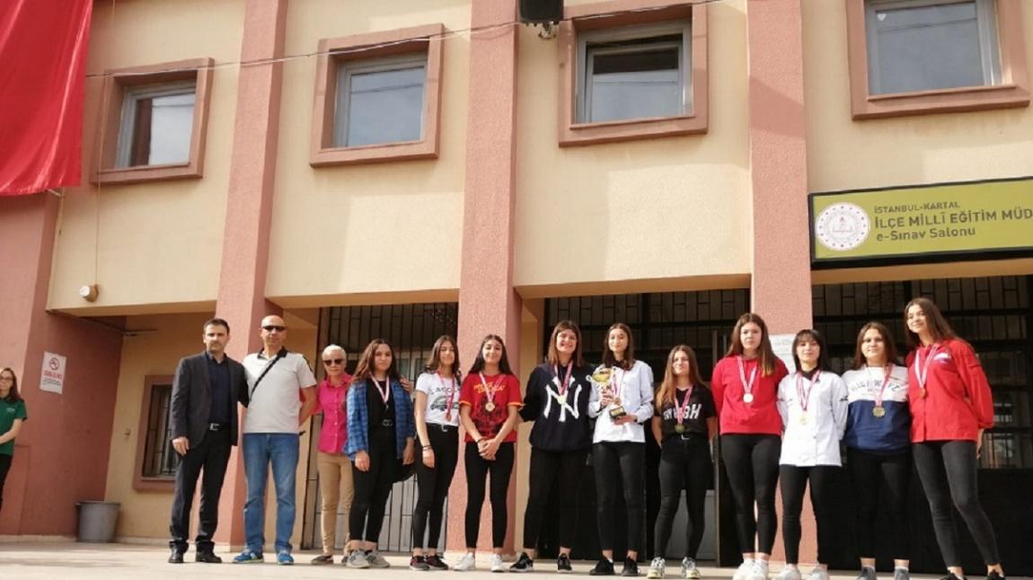 Okulumuz Genç Kızlar Voleybol Branşında Kartal ilçesi Şampiyonu ve Futsal Branşında Kartal ilçesi Üçüncüsü Olmuştur.