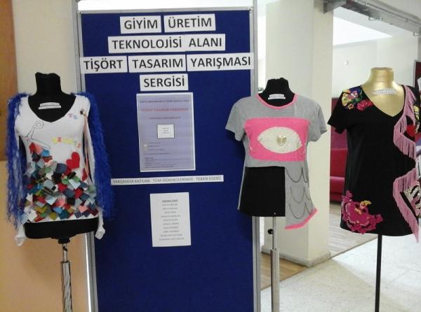 Giyim Üretim Teknolojisi Bölümü 1. Tişört Tasarım Yarışması Sonuçlandı ve Sergi Düzenlendi.