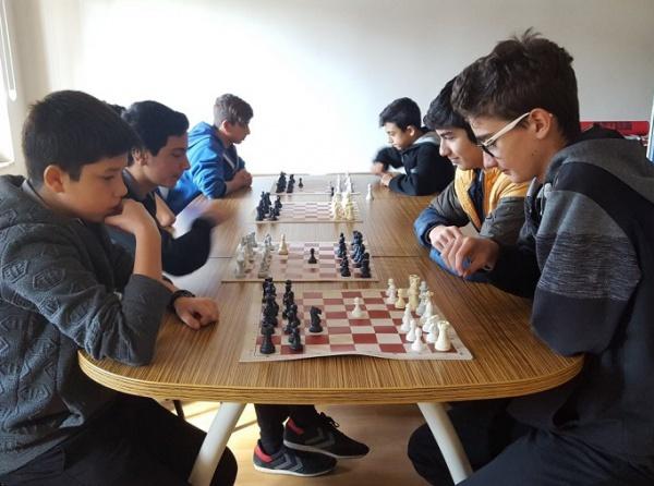 Kartal İMKB Mesleki Teknik ve Aandolu Lisesi´nde Satranç Turnuvası