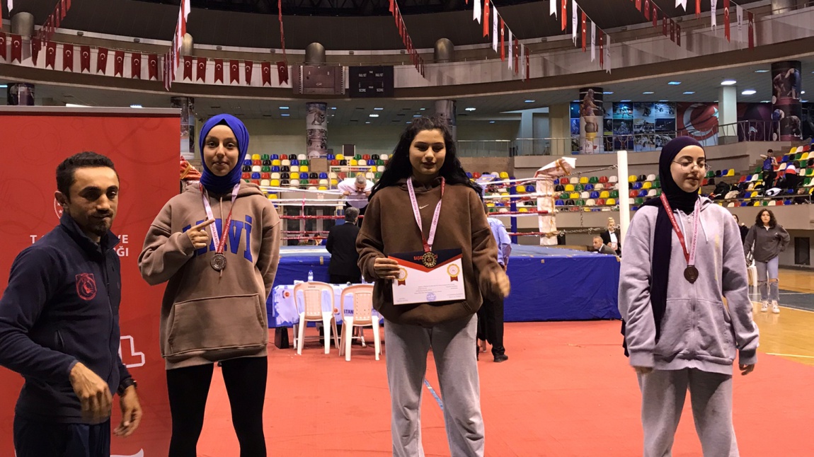 İstanbul ili Liseler Arası Muay Thai Turnuvasında Öğrencilerimizin Başarıları